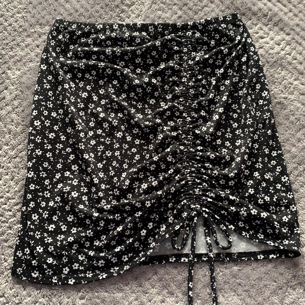 Floral mini skirt with ruching